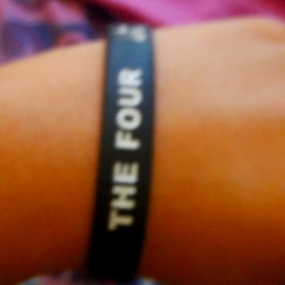 This is a black is white bracelet - Picture 1 of 4